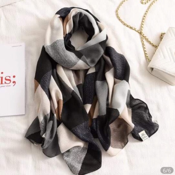 Accessories - NIB Signature 100% Rayon Print Black Wrap Scarf